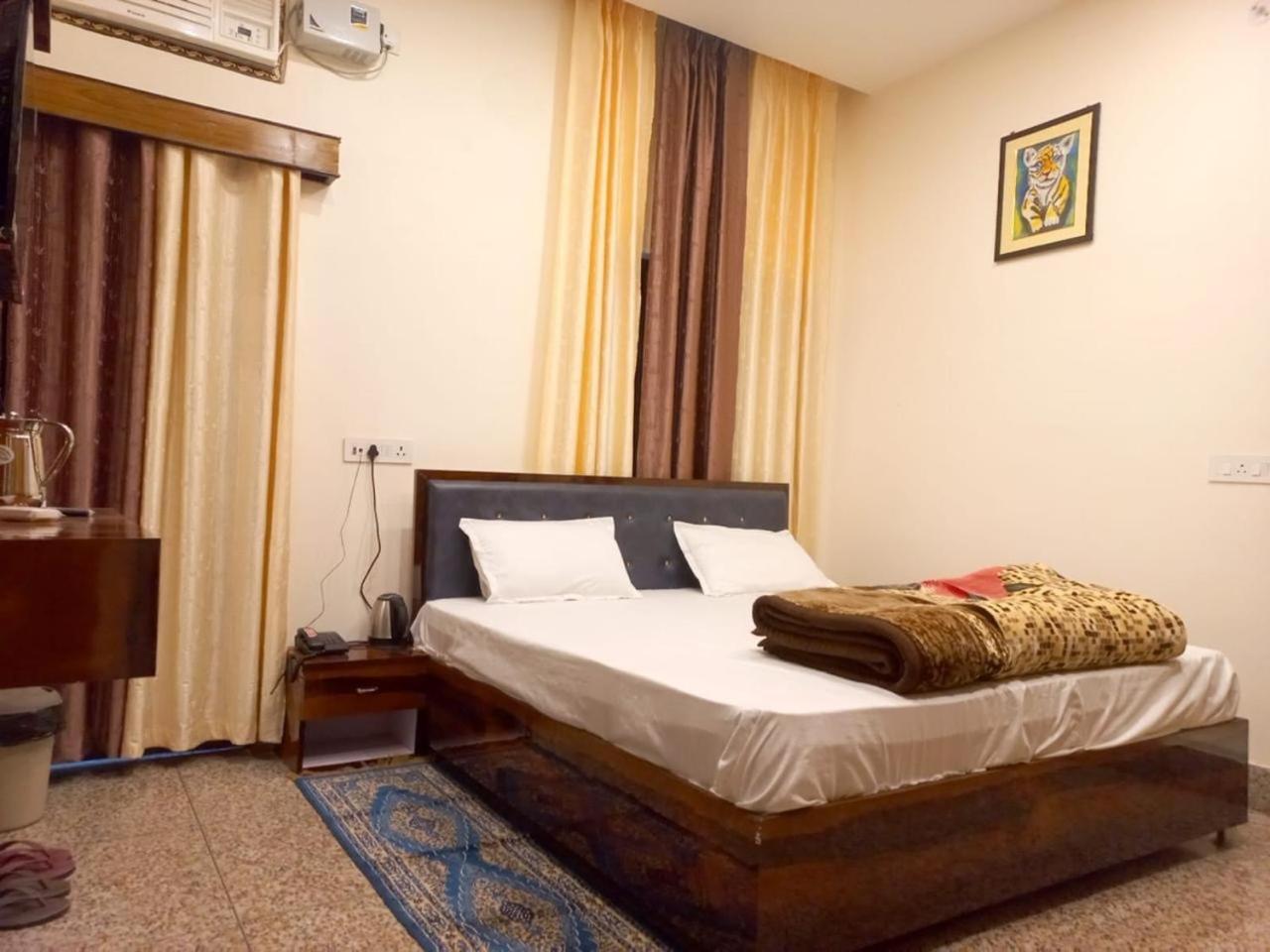 Kalash Guest House Ayodhya Exterior foto