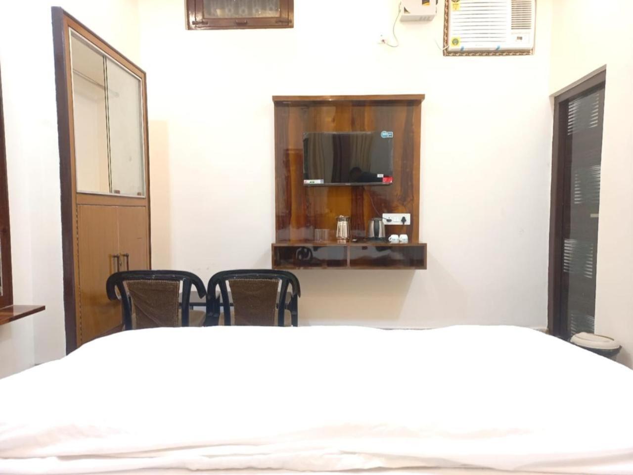 Kalash Guest House Ayodhya Exterior foto