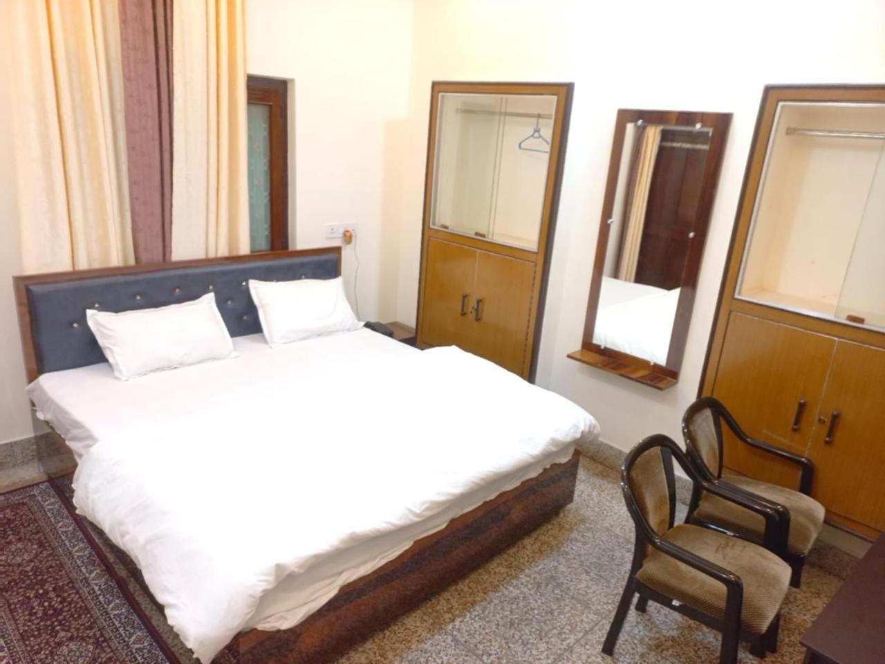 Kalash Guest House Ayodhya Exterior foto