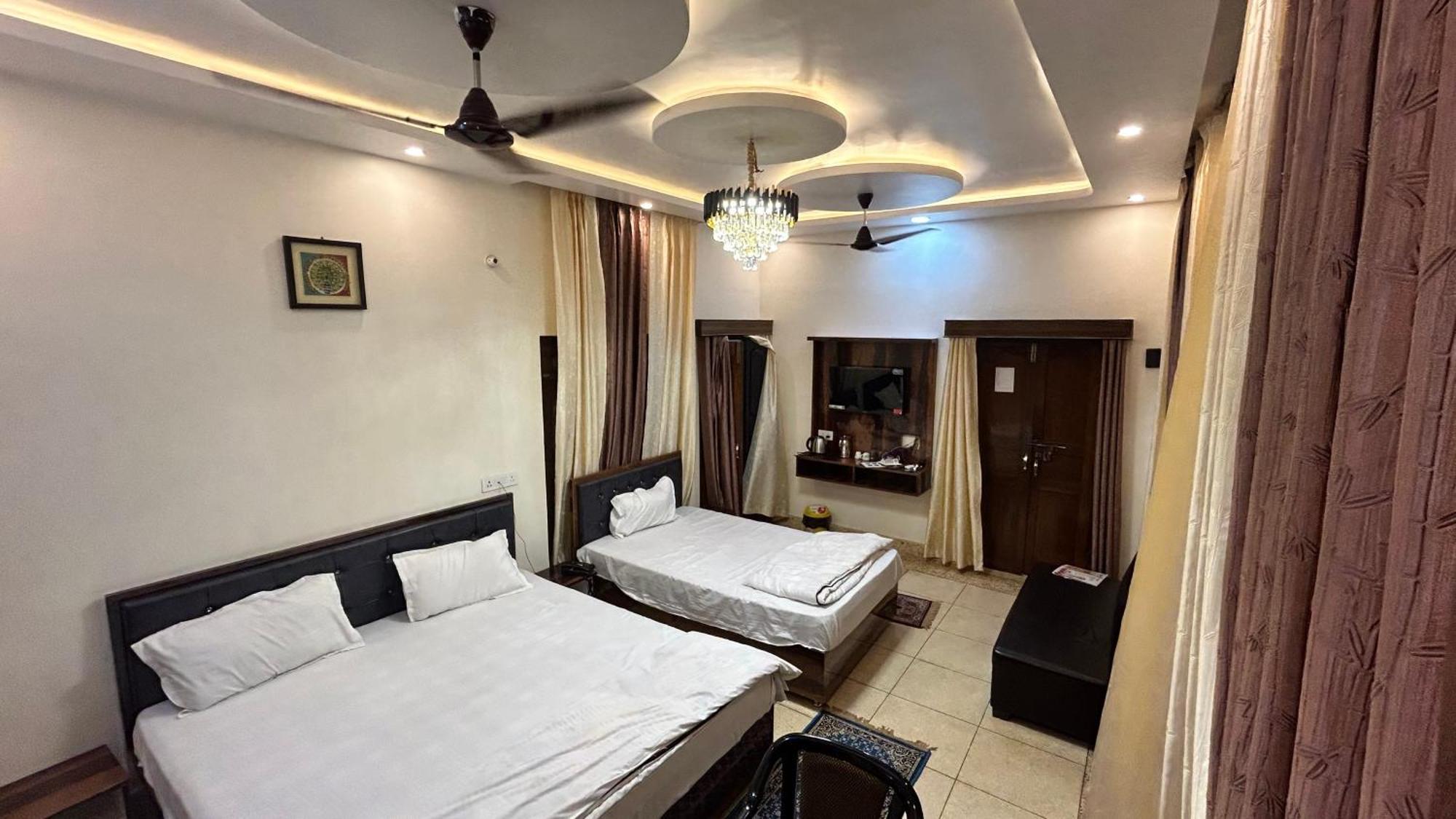 Kalash Guest House Ayodhya Exterior foto